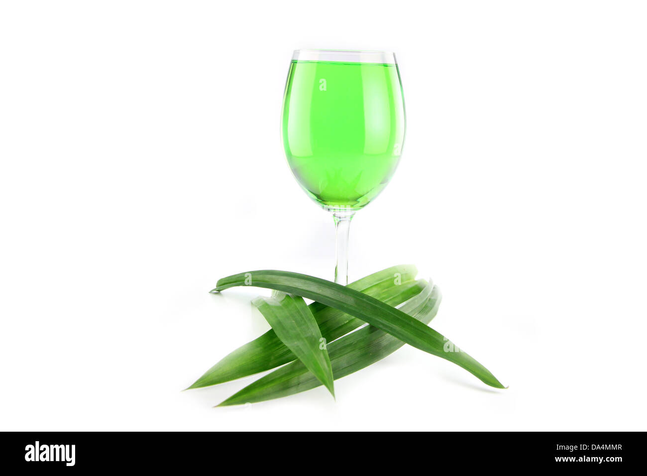 L'acqua verde Pandan e in un bicchiere. Foto Stock