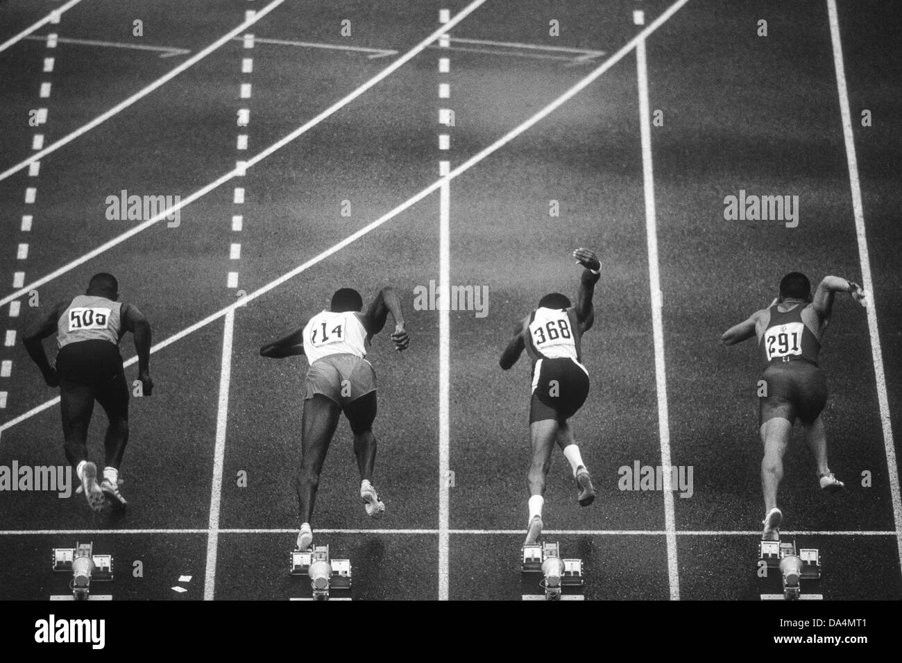Inizio di un uomo 100m gara. Foto Stock