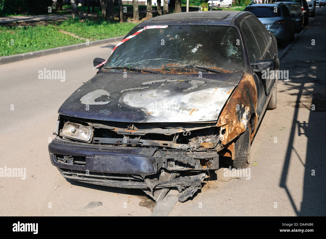 Abbandonato bruciate auto, pronto per essere scartato Foto Stock