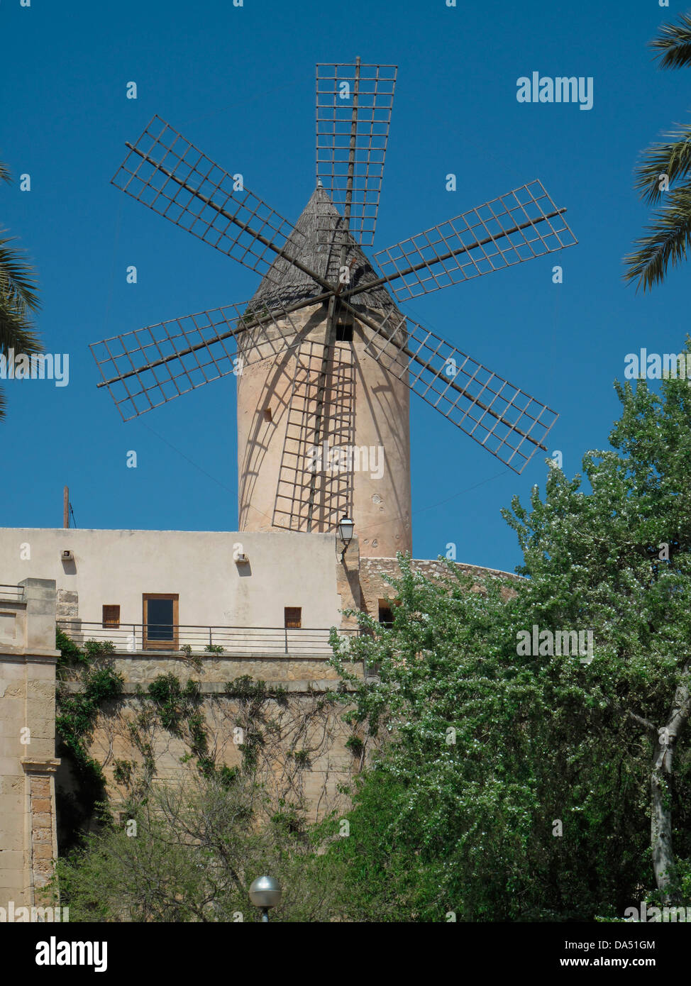 Vecchio mulino a vento, Palma de Mallorca, Mallorca, Spagna Foto Stock