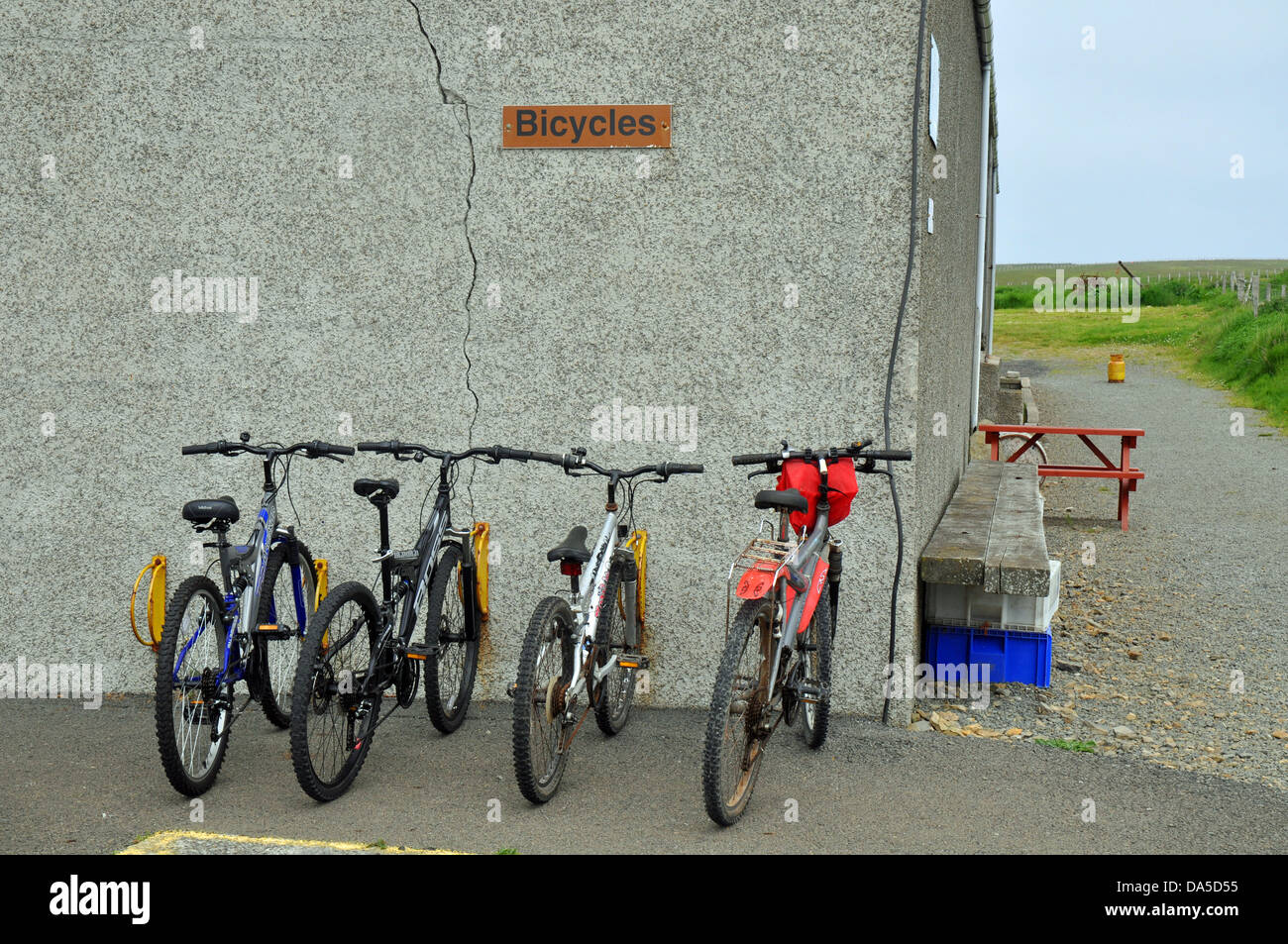 Tourist Biciclette parcheggiate a visitare il punto di interesse Foto Stock