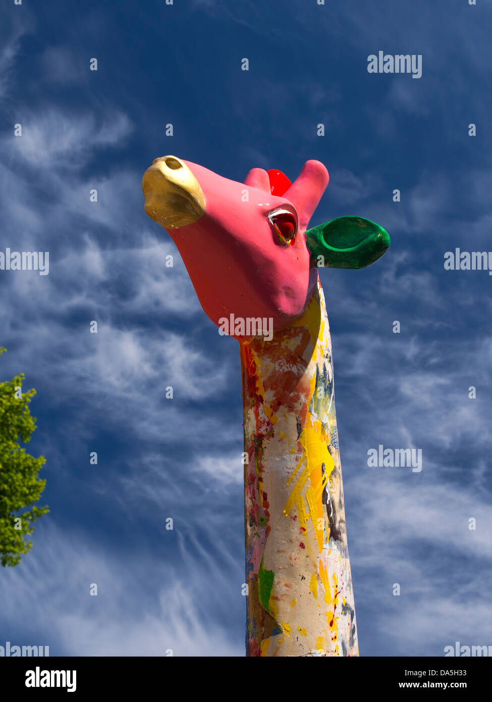 Bizzarro giraffa dipinta in un parco vicino al vecchio porto di Marsiglia, Francia 2 Foto Stock