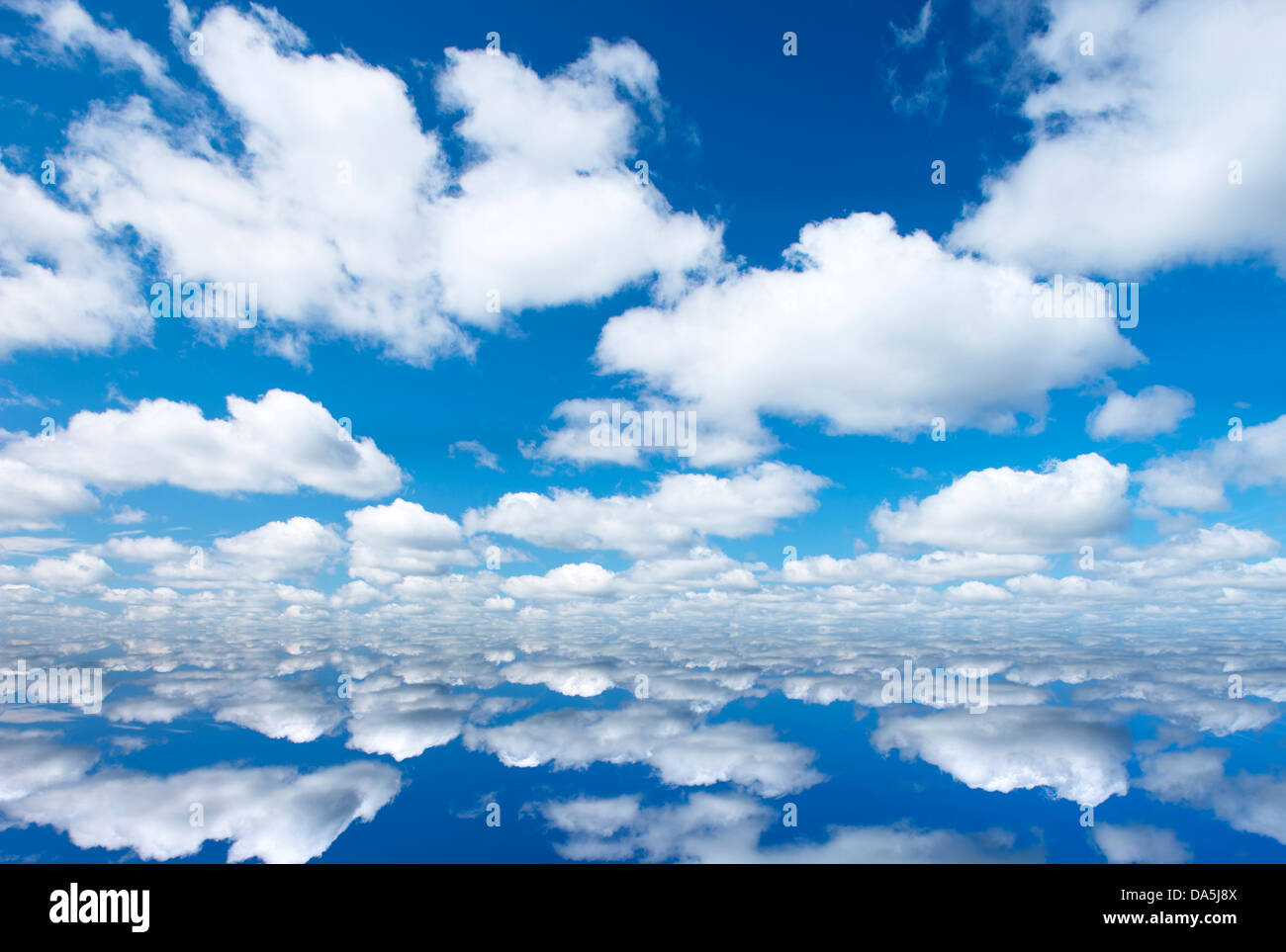 NUVOLE BIANCHE DI COLORE AZZURRO SULLO SKY JEFFERSON COUNTY PENNSYLVANIA USA Foto Stock