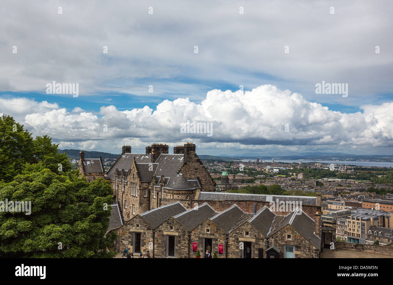 Europa Gran Bretagna, Scozia, Edimburgo, la città vecchia vista dal castello di Edinburgo Foto Stock