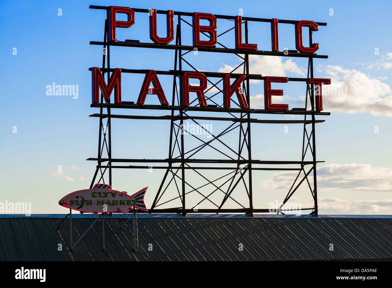 Seattle Mercato Pubblico segno, del Mercato di Pike Place, Seattle, WA, Stati Uniti d'America Foto Stock