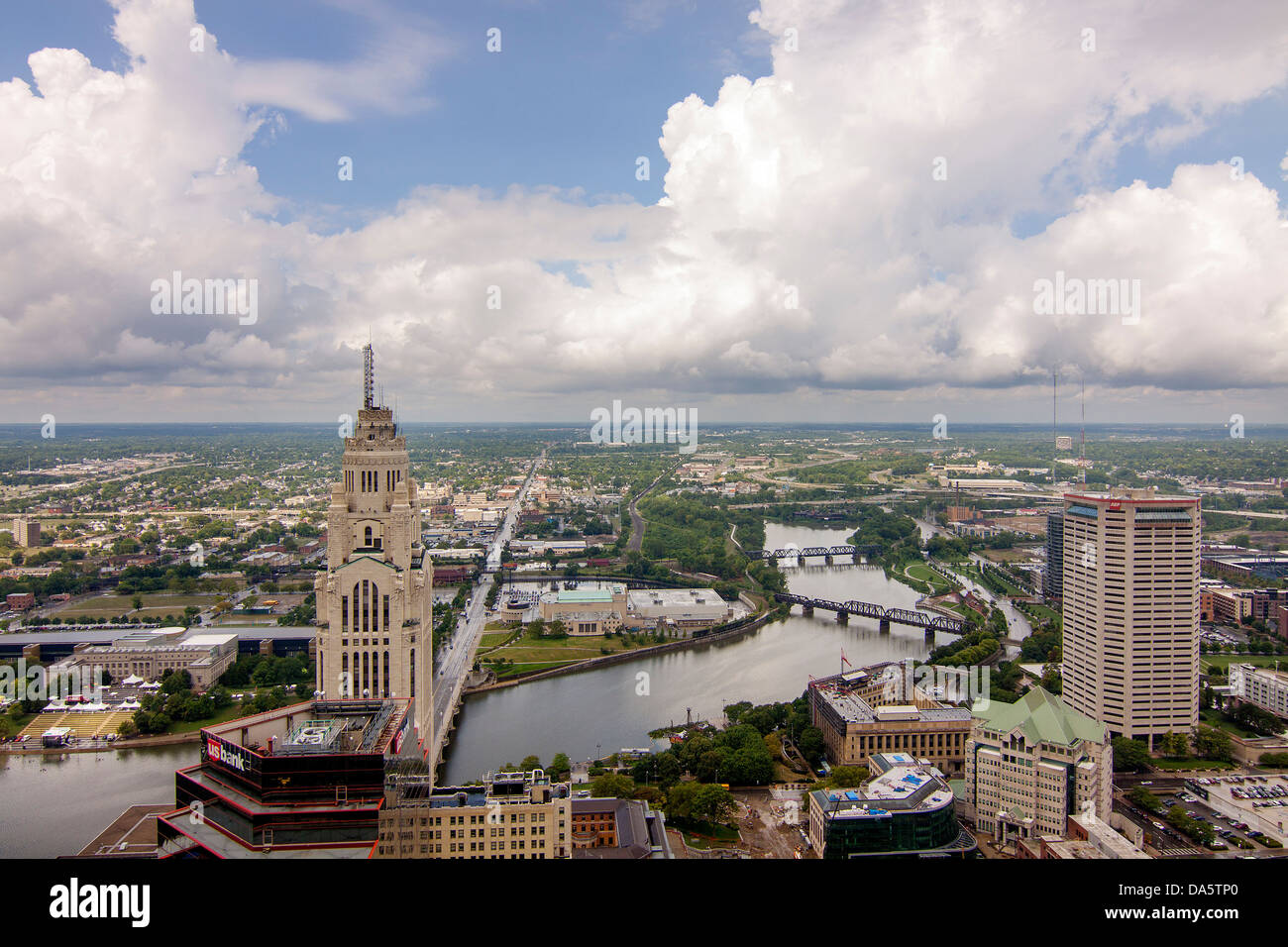 Vista aerea del Columbus, Ohio skyline, con la torre Leveque in primo piano. Foto Stock