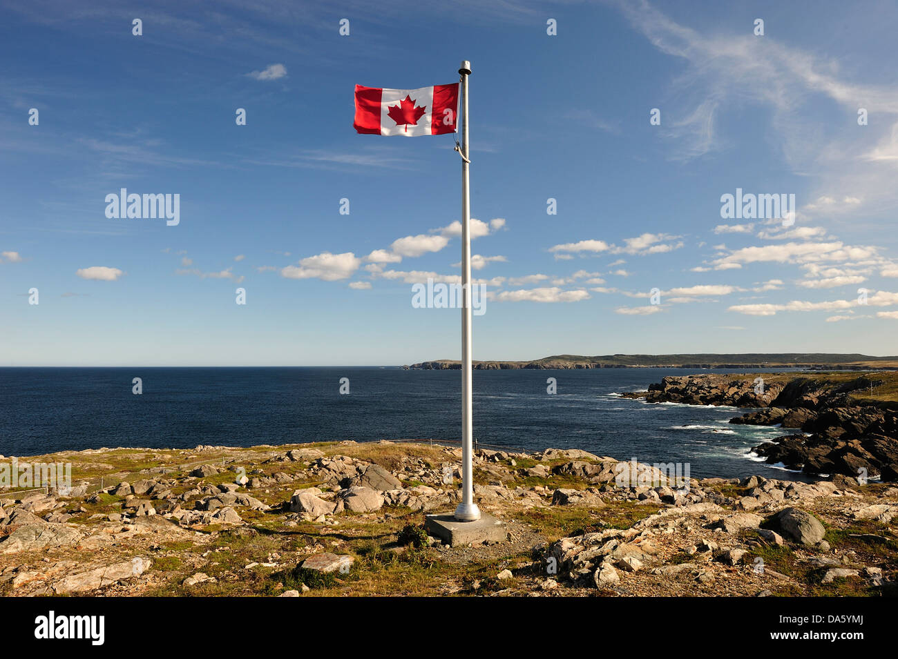 Canadese, bandiera, Bonavista, costa, rocce, mare, Terranova, Canada, Foto Stock
