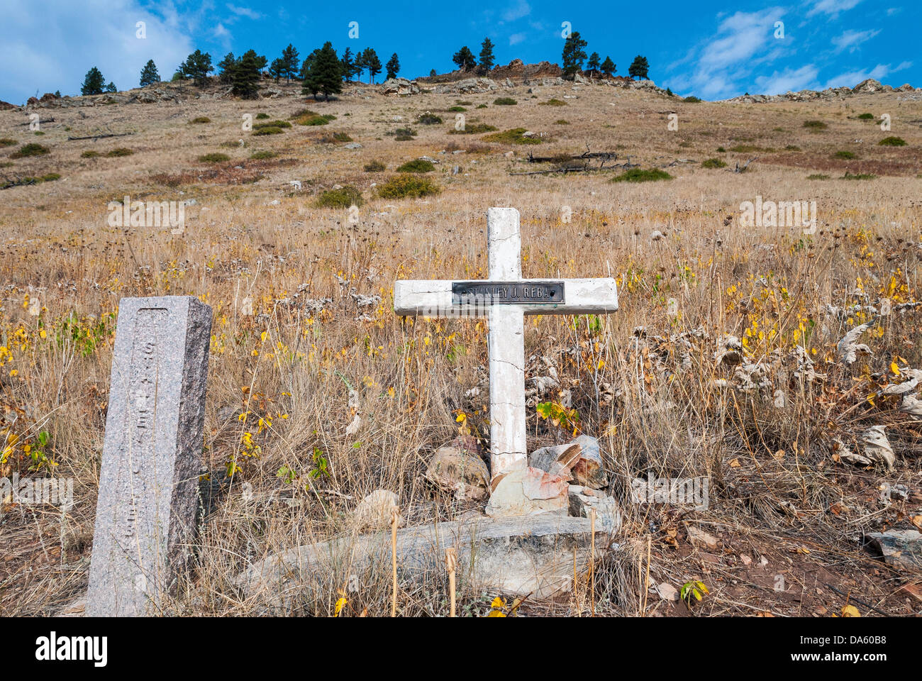 Marcatori nota il posto dove pompiere Stanley Reba morì di Mann Gulch incendio del 1949, vicino a Helena, Mont. Foto Stock