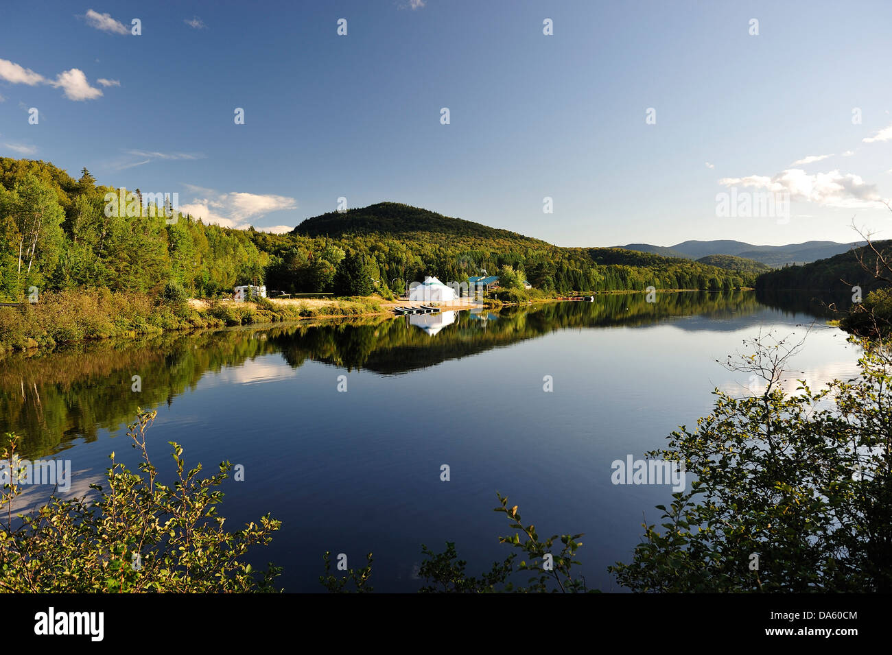 Blu cielo, Canada, Lac Chat, Parco Nazionale, Mont-Tremblant, Quebec, Foresta, Lago, paesaggio, Scenic, lago, tenda, acqua Foto Stock