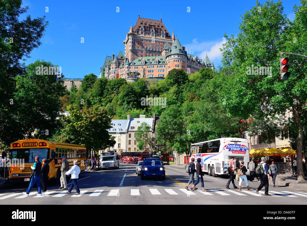 Vista strada con Chateau Frontenac Foto Stock