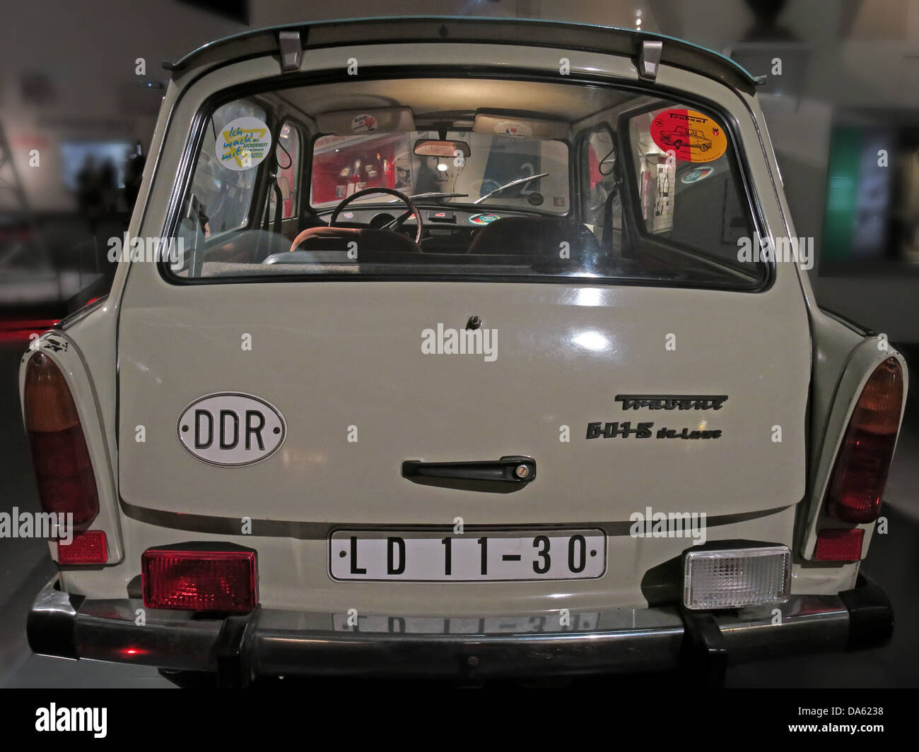 Una Trabant auto dalla DDR, ex Germania Est in tempi comunisti, sotto il controllo del CCCP / URSS - LD1130 - LD 11-30 Foto Stock