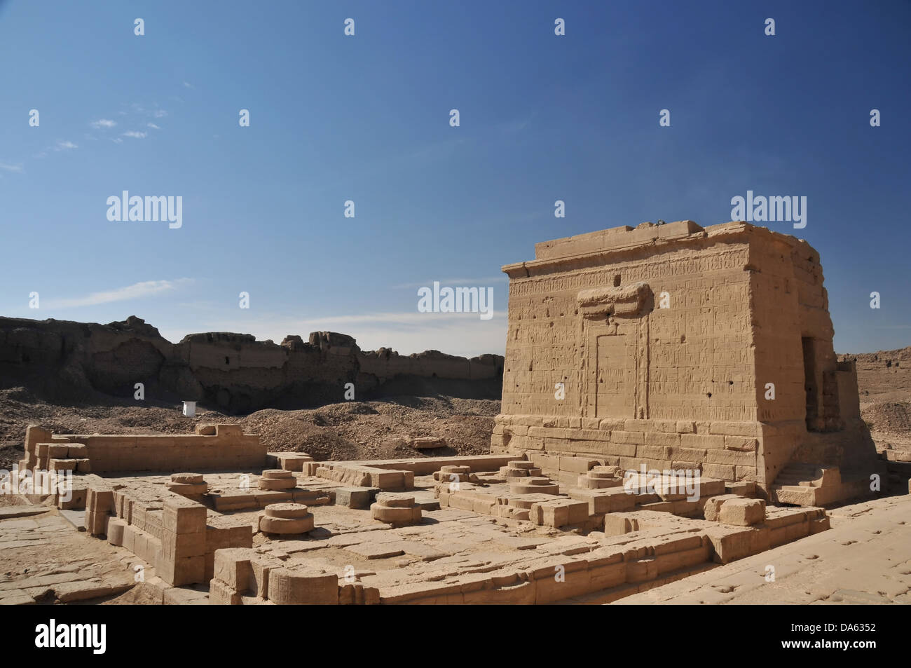 L'Isis cappella costruita dall'imperatore romano Augusto presso gli antichi egiziani di fertilità e di amore tempio della dea Hathor a D Foto Stock