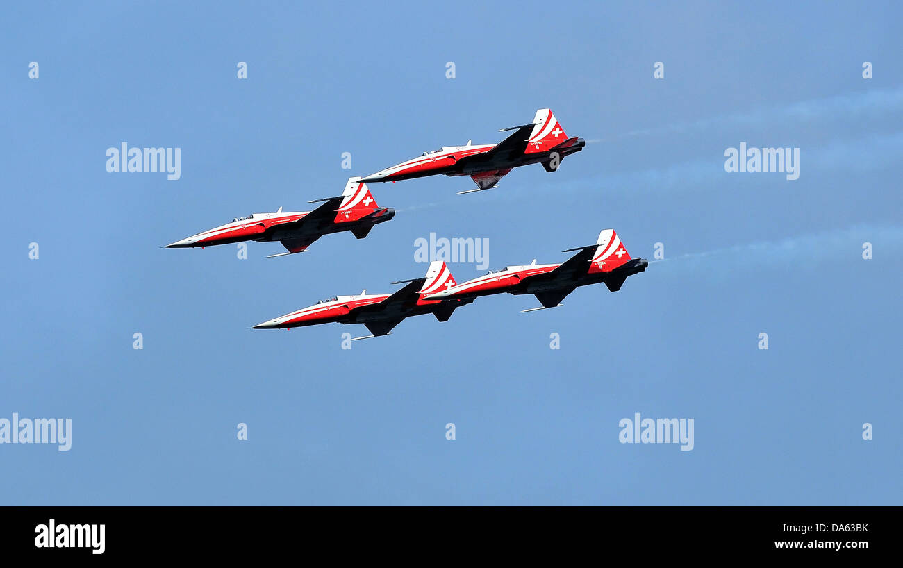 SION, svizzera Swiss Air Force team in formazione in un cielo blu presso il Breitling Air show. Settembre 18, 2011 a Sion in Svizzera Foto Stock