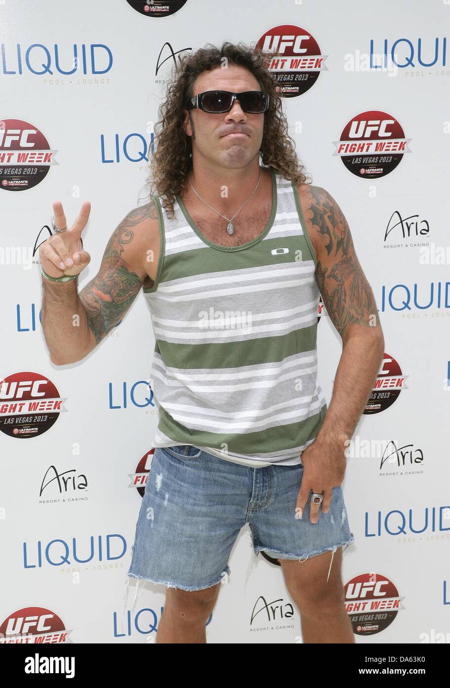Las Vegas NV. 4 Luglio, 2013. Clay Guida all'arrivo ufficiale di UFC Fight settimana party in piscina di LIQUID Pool Lounge, Aria Resort and Casino al centro della città di Las Vegas, NV Luglio 4, 2013. Credito: James Atoa/Everett raccolta/Alamy Live News Foto Stock