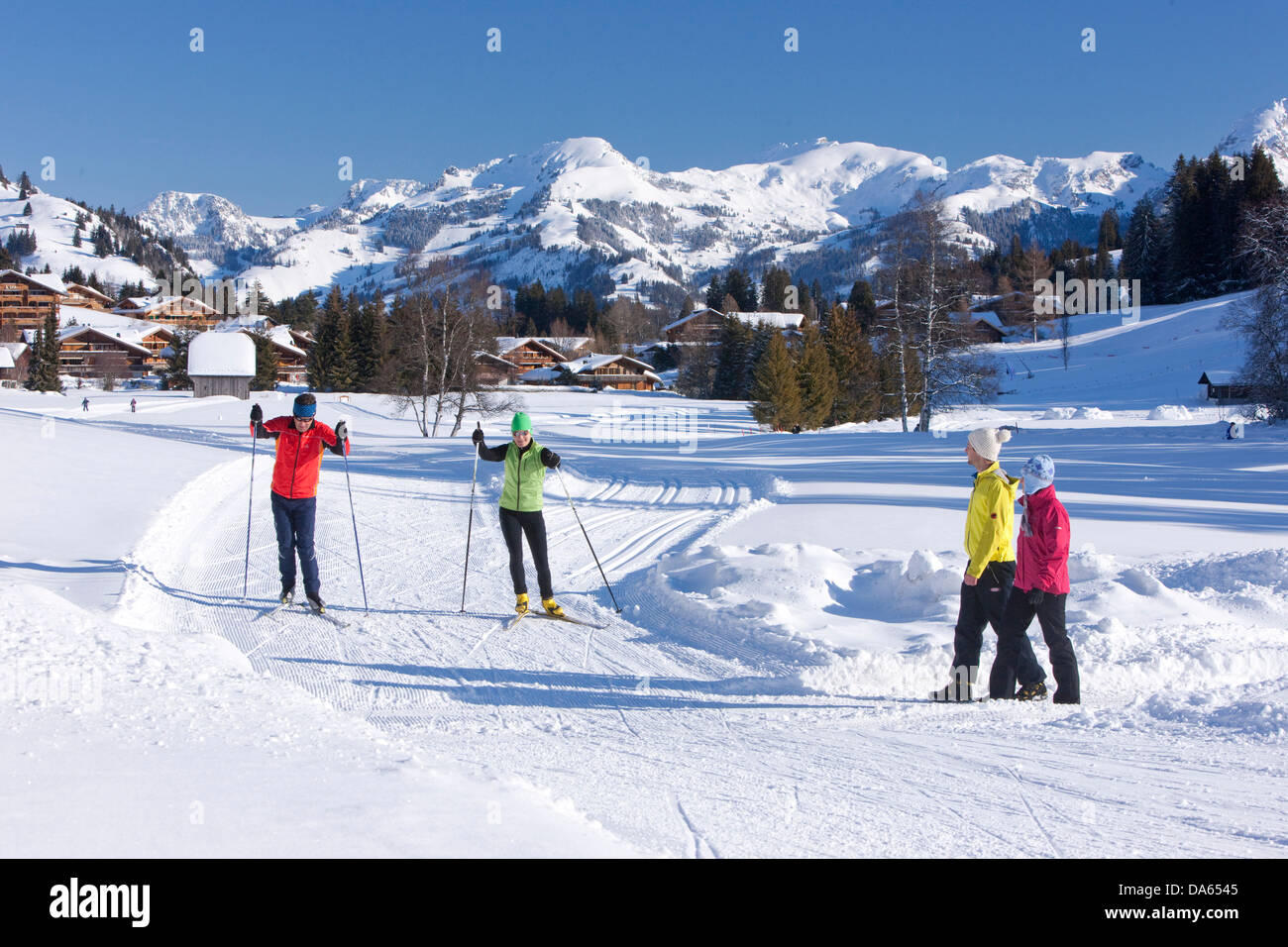 Sci da fondo, sci, Saanenmöser, essere, inverno, villaggio, il cantone di Berna Oberland Bernese, giovane, passeggiate, escursioni, cross-country, sk Foto Stock