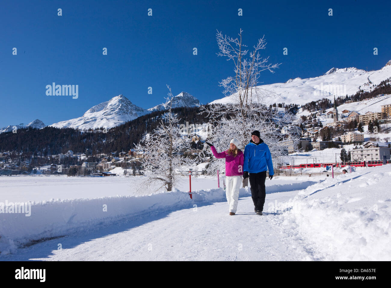 Passeggiate invernali, Saint Moritz, lago, inverno, sport invernali, Canton, GR, Grigioni, Grigioni, Engadina Engadina, Oberengadin, piede Foto Stock