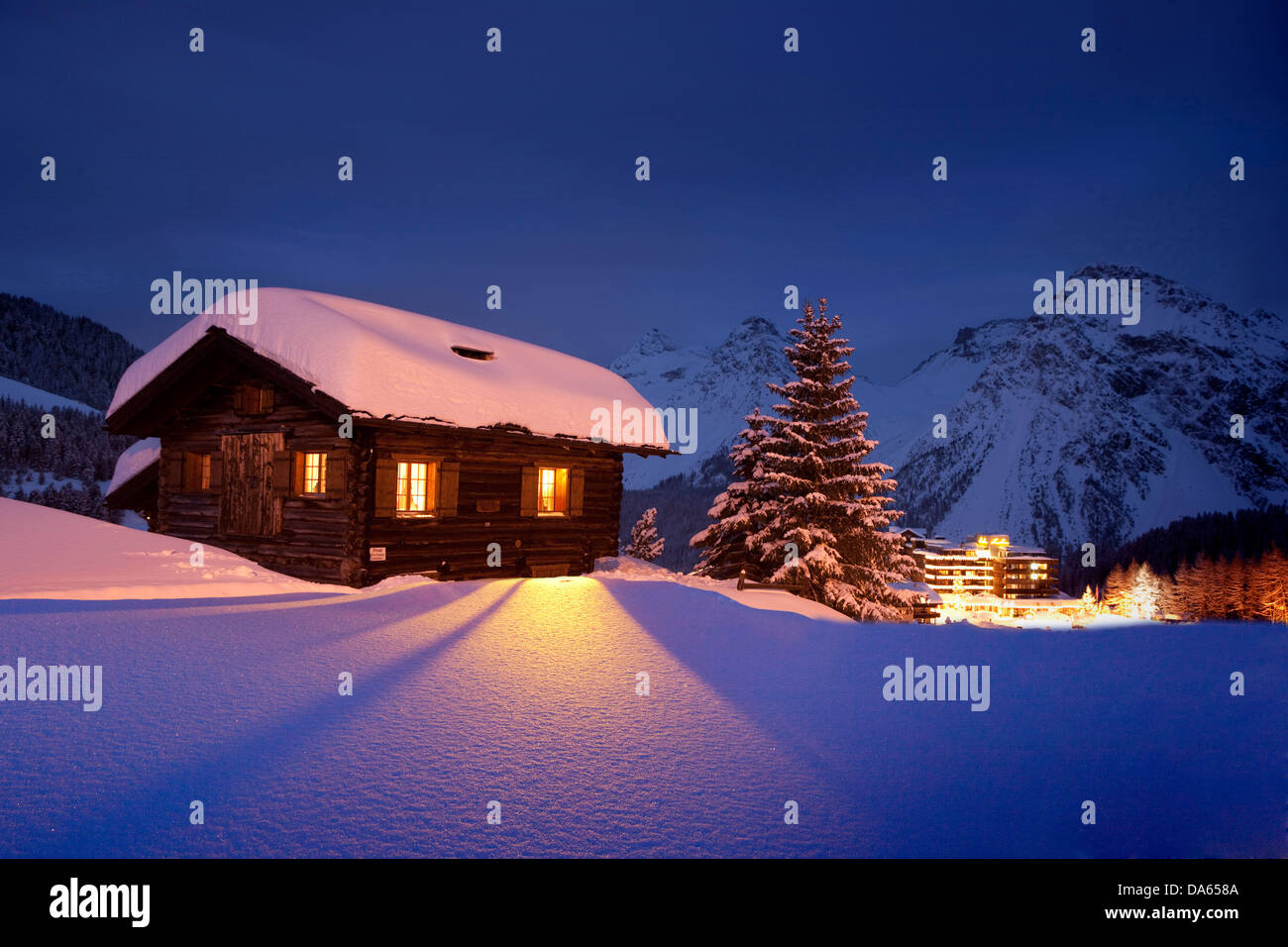 Cottage estivi, Innerarosa, montagna, montagne, catering, ristorante, hotel, rifugio, casa di montagna, rifugio alpino, notte scura, wint Foto Stock