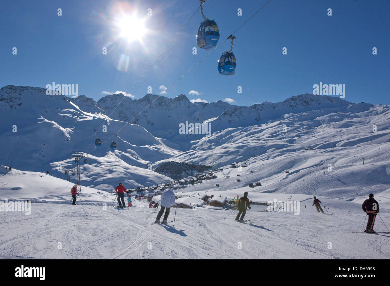 Zona sciistica, Arosa, montagna, montagne, inverno, Canton, GR, Grigioni, Grigioni, chiesa, religione, sci, sci, sport invernali, Foto Stock