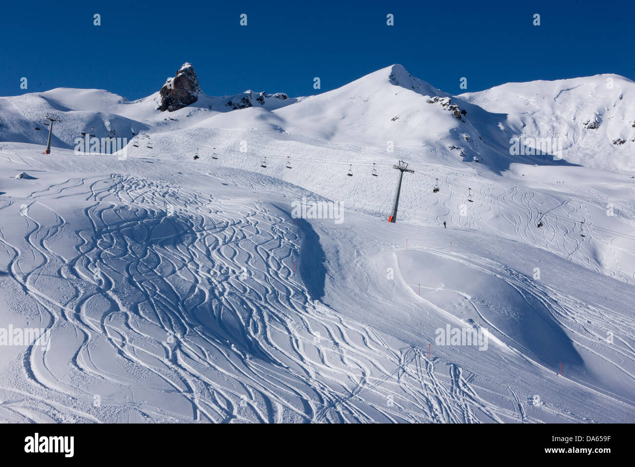 Zona sciistica, Arosa, montagna, montagne, inverno, Canton, GR, Grigioni, Grigioni, chiesa, religione, sci, sci, sport invernali, Foto Stock