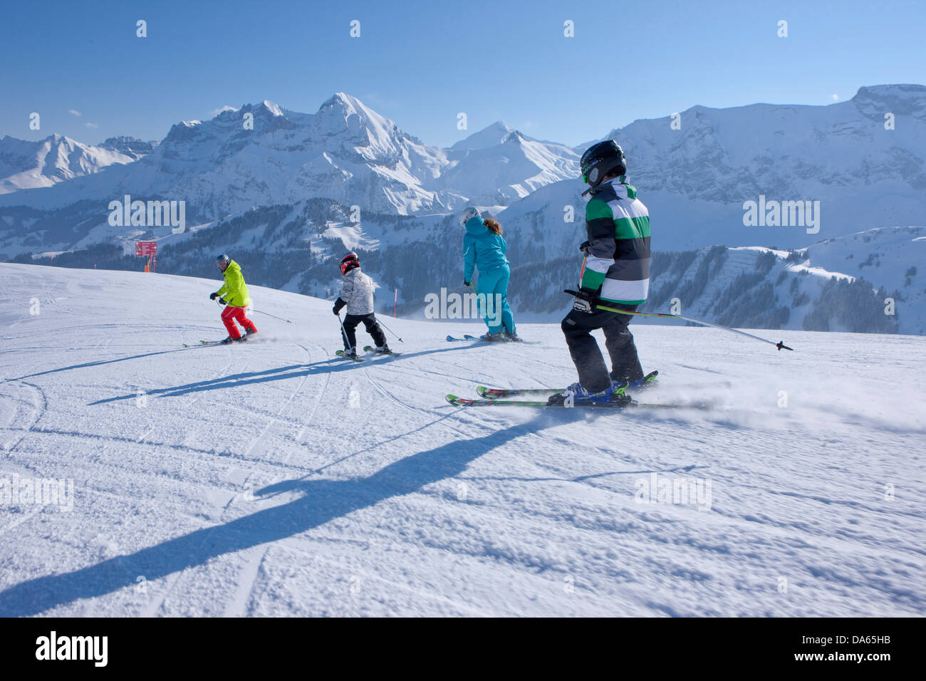 Famiglia, area sciistica, Adelboden, inverno, il cantone di Berna Oberland Bernese, turismo, vacanze, famiglia, sport invernali, sci, sci, w Foto Stock