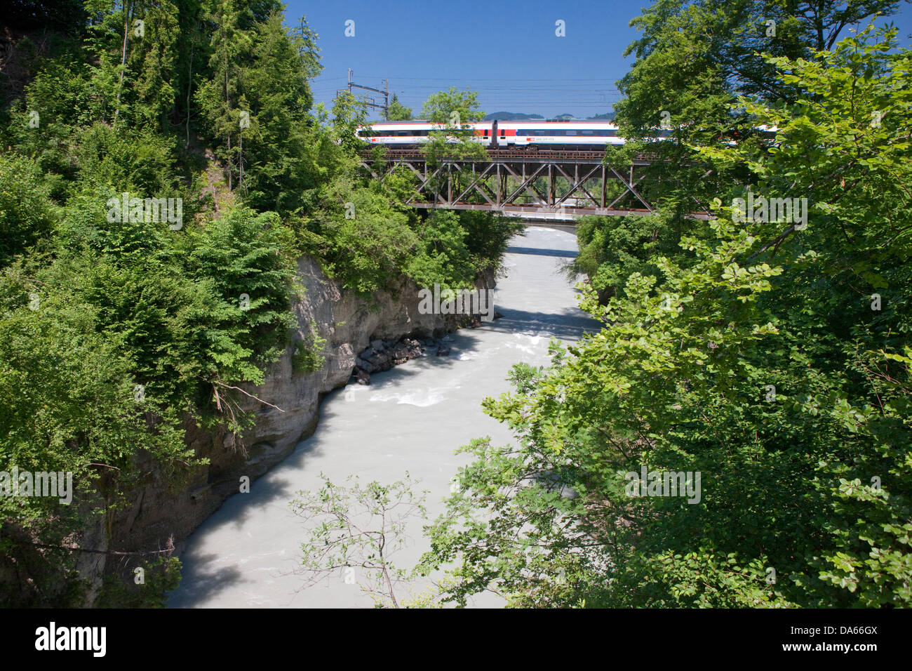 Ponte stradale, Kanderschlucht, stradali, ferroviarie, Treno, Ferrovia, bridge, Canton Berna, gulch, canyon, Svizzera, Europa, fiume, fl Foto Stock
