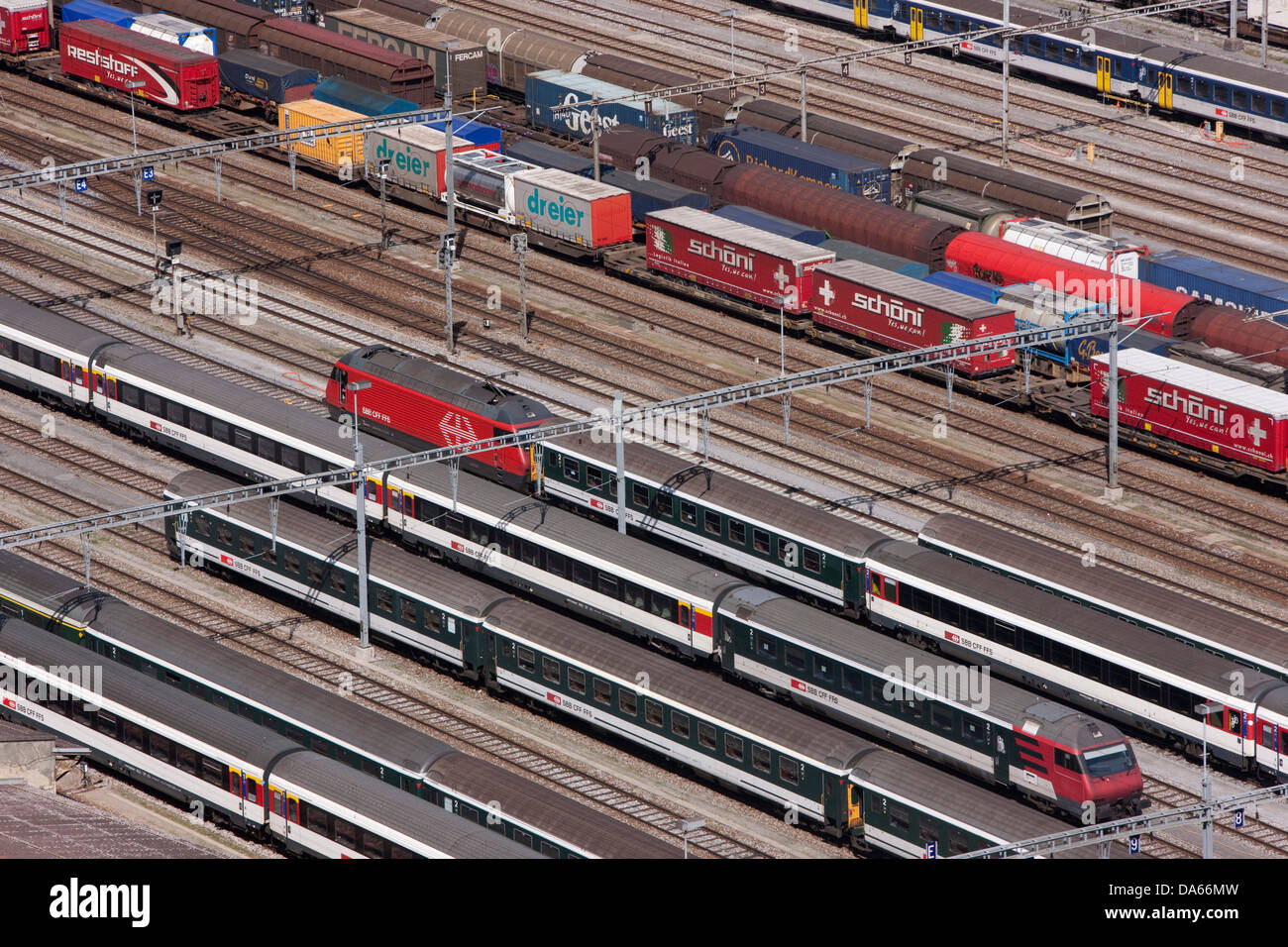 Stazione ferroviaria, Briga, BLS Lötschberg, stradali, ferroviarie, Treno, Ferrovia, canton Vallese, pattern, concetti, stazione ferroviaria, Svizzera Foto Stock