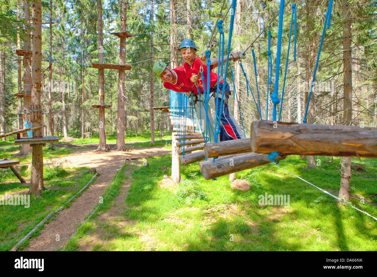 Corda park, estate sport, sport, tempo libero, divertimento, avventura, Canton, GR, Grigioni, Grigioni, arrampicata, Svizzera, Europa Foto Stock