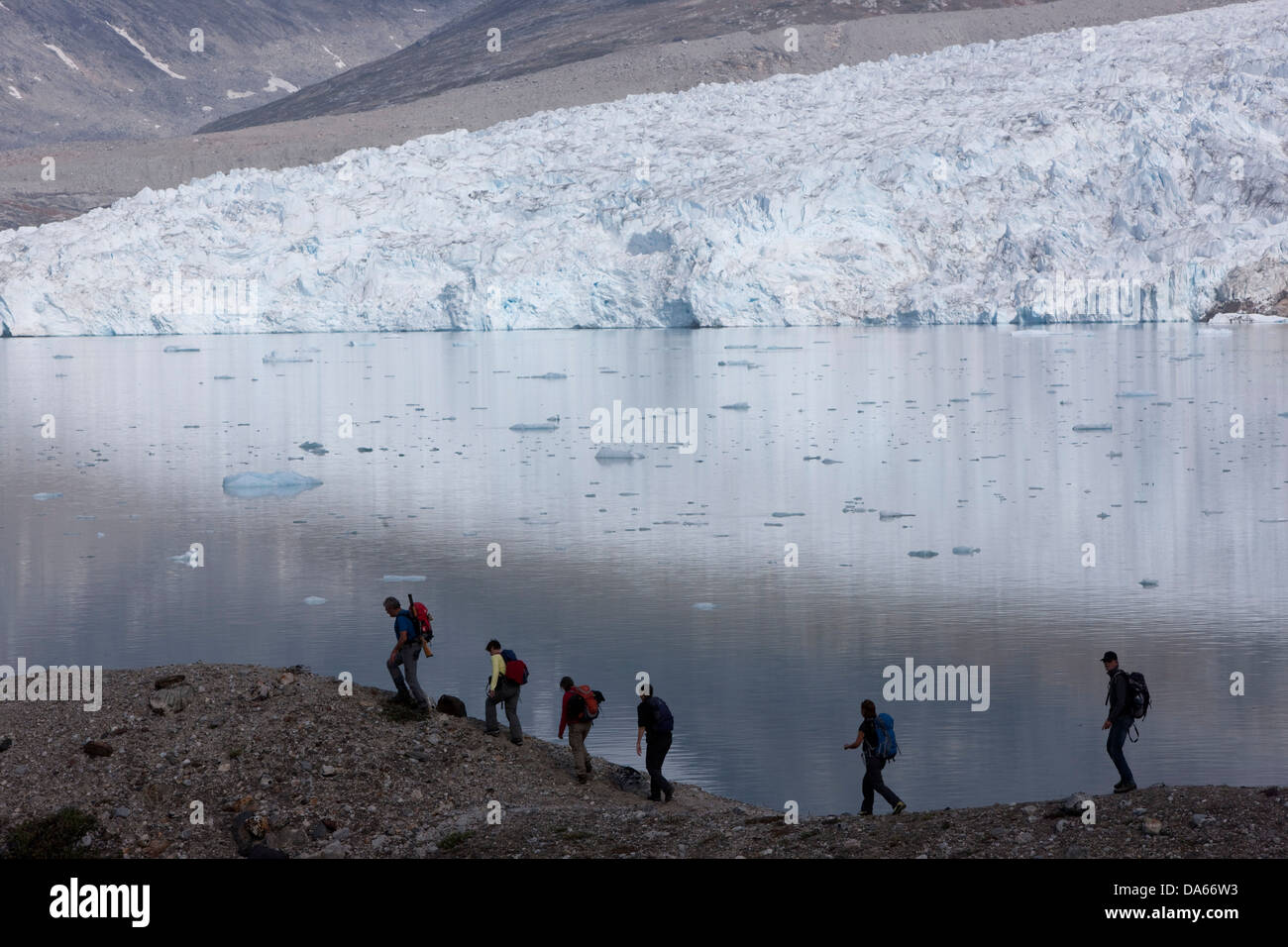 Sermiligaaq, passeggiate, escursioni, visualizzare Karale, Groenlandia, est della Groenlandia, ghiacciaio, ghiaccio, Moraine, passeggiate, escursioni, trekking, gruppo, Foto Stock