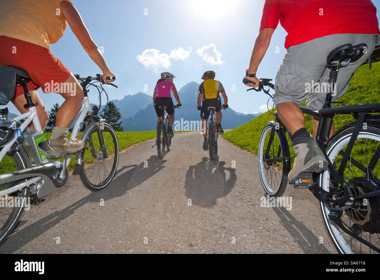 Bicicletta elettrica, Ebike, bicicletta elettrica, Adelboden, il cantone di Berna Oberland Bernese, sport estivi, bicicletta, biciclette, bike, equitazione Foto Stock