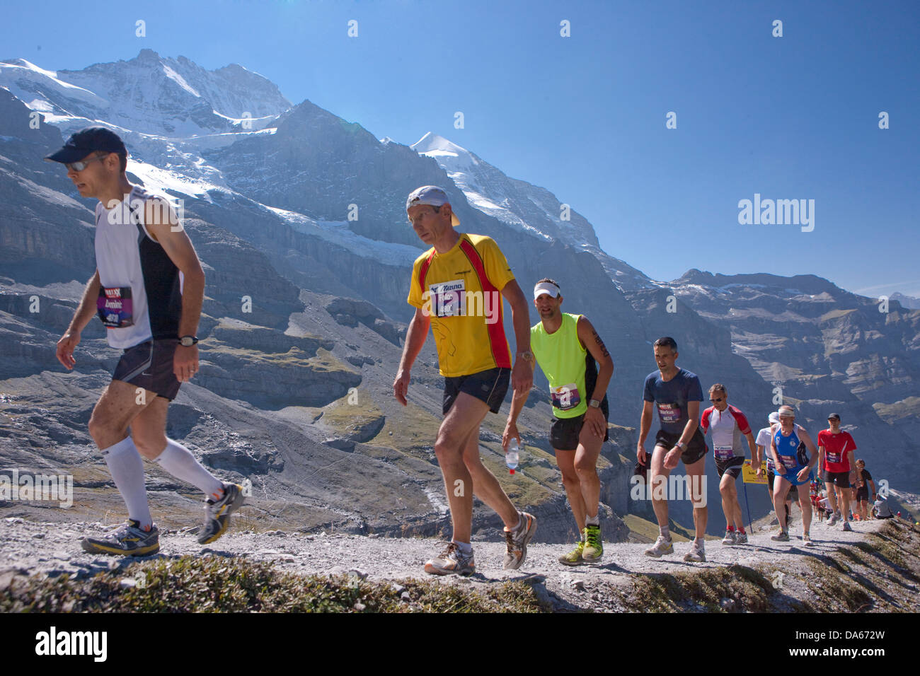 Maratona della Jungfrau, maratona, mountain correre, correre, lo sport più bello del paesaggio di montagna, il paesaggio di montagna, montagne, strada di montagna, s Foto Stock