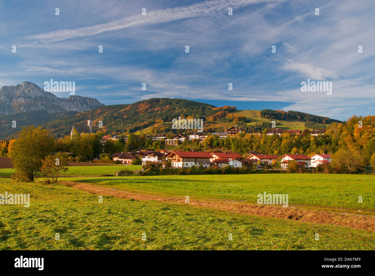 Germania, Europa, Baviera, Baviera, Rupertiwinkel, prato, chiesa, fede, religione, Steeple, edificio, villaggio, prato, Hoc Foto Stock