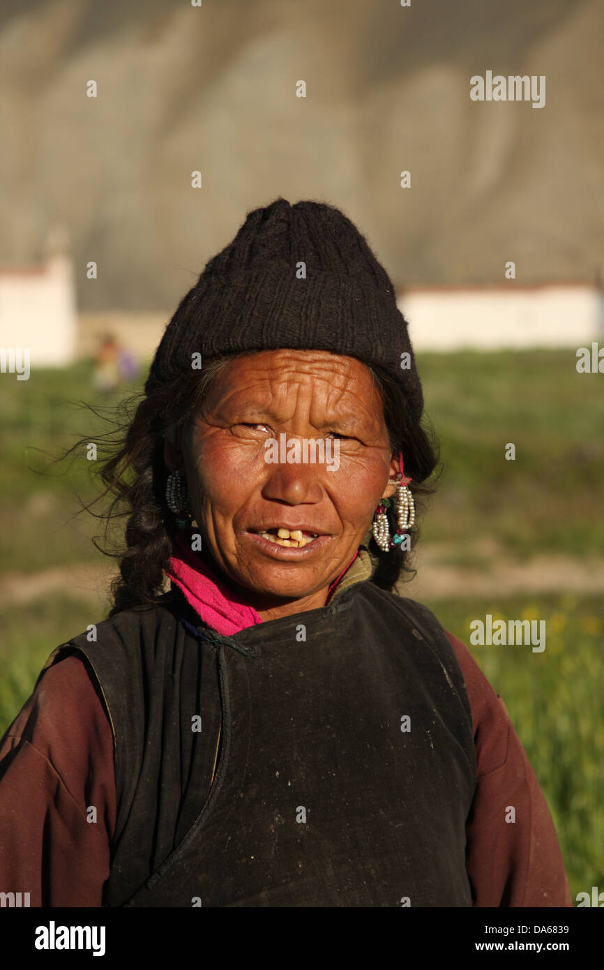 Tradizionale, abito, costume, indigeni, persona, donna donne, campo Campo di lavoro, ritratto, Padum, Zanskar, Zanskar Valley, Karg Foto Stock