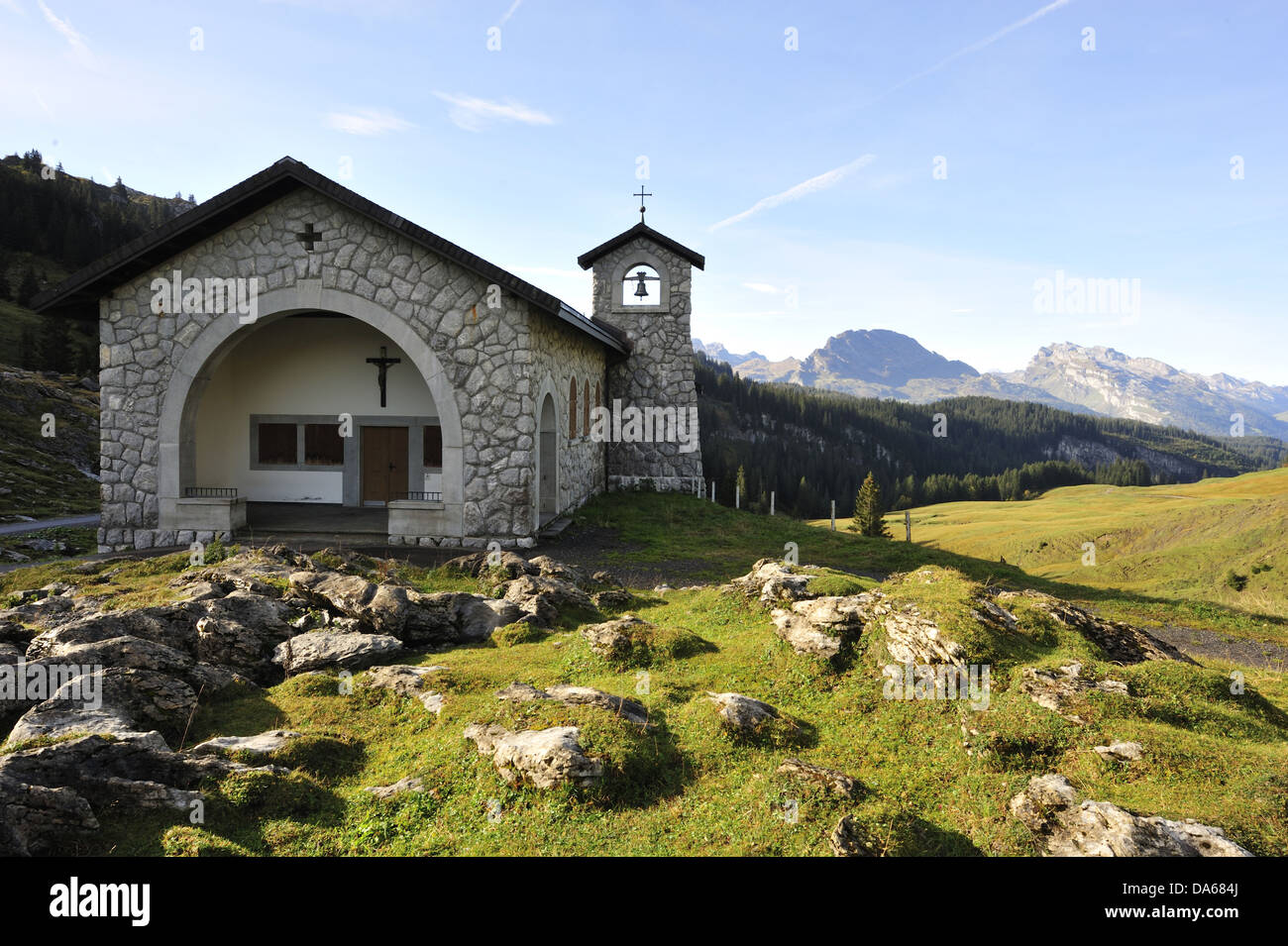 Pragel pass, cappella, le montagne svizzere, Alpi, montagne, Wasserbergfirst, Blüemberg, Chaiserstock, del Cantone di Svitto, Svizzera Foto Stock