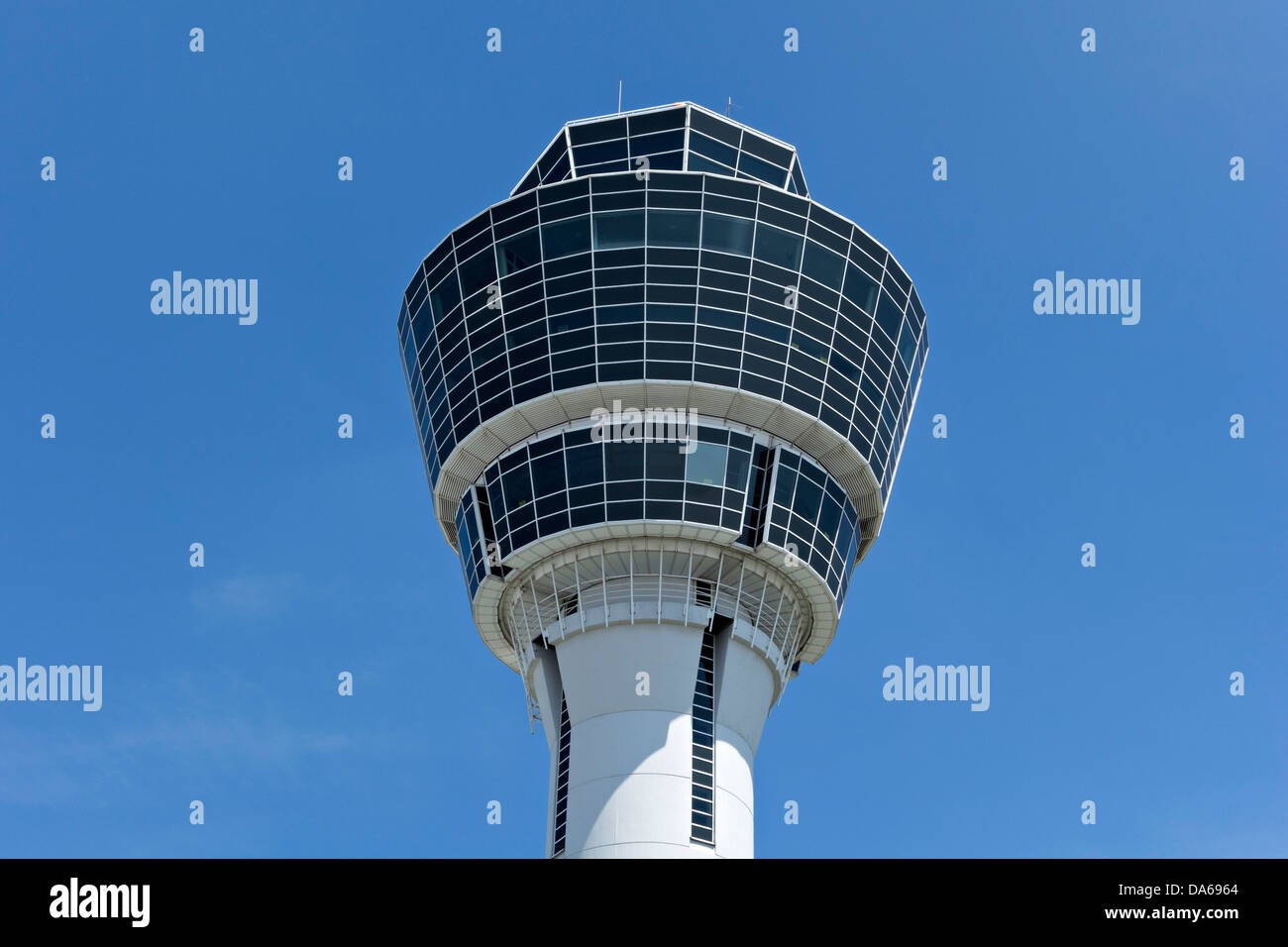 Il controllo del traffico aereo Tower, Aeroporto di Monaco di Baviera, Baviera Germania Foto Stock