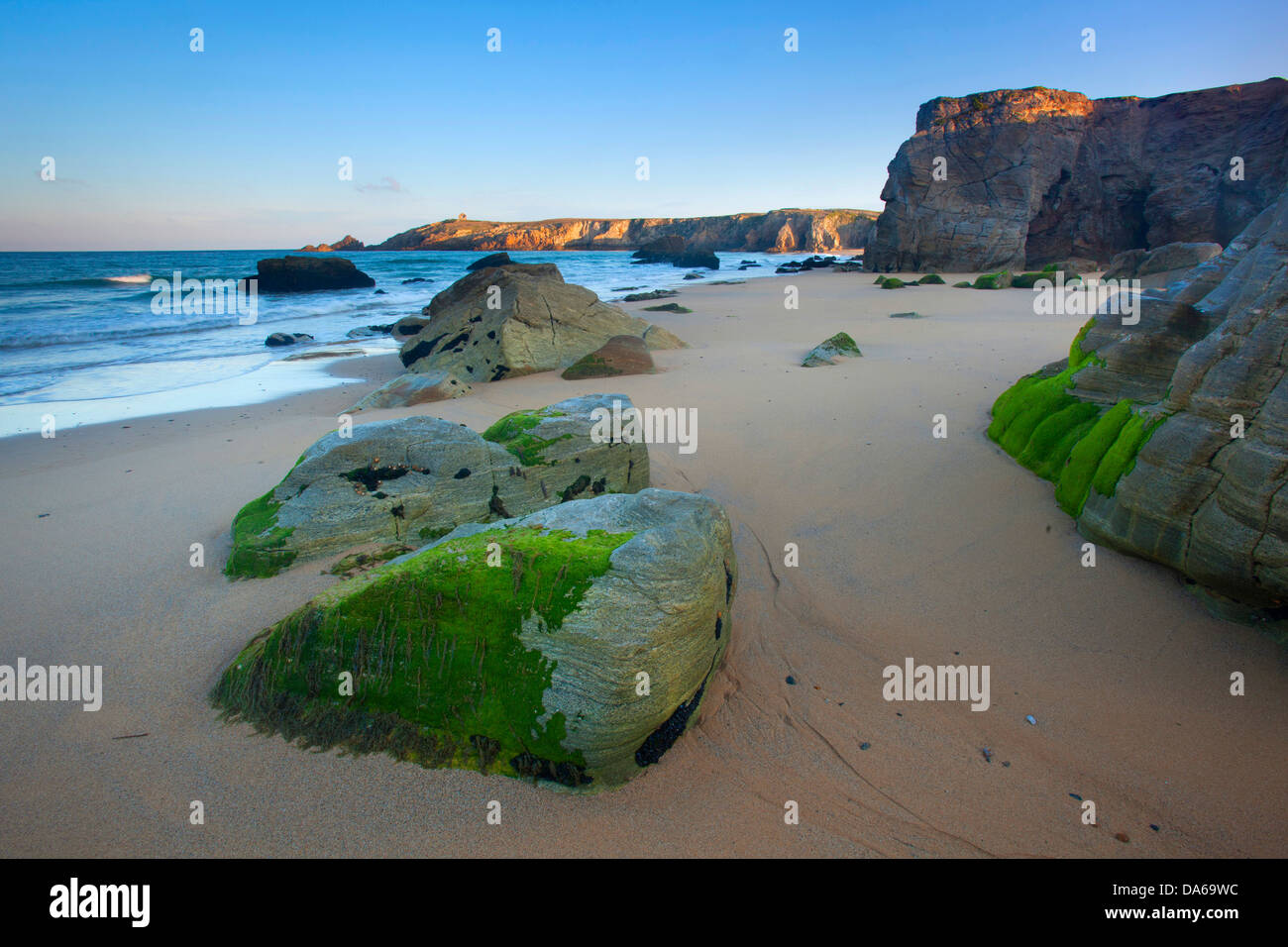 La Côte Sauvage, Francia, Europa, Bretagna, dipartimento Morbihan, costa, rock, Cliff, mare, spiaggia di sabbia Foto Stock
