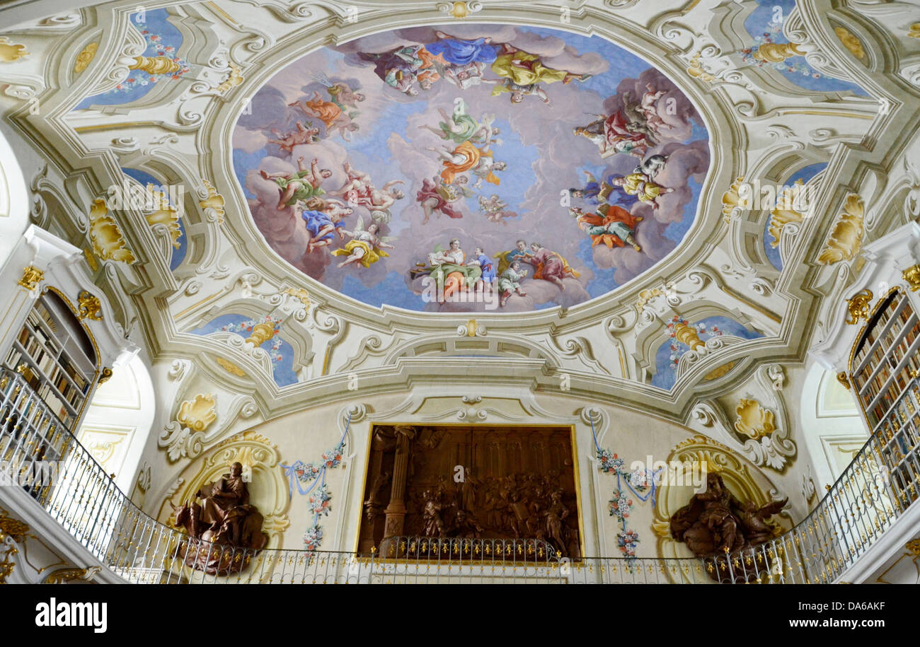 Abbazia di Admont Biblioteca hall in Stiria, Austria, la più grande biblioteca monastica del mondo. Un gioiello di epoca barocca. Foto Stock