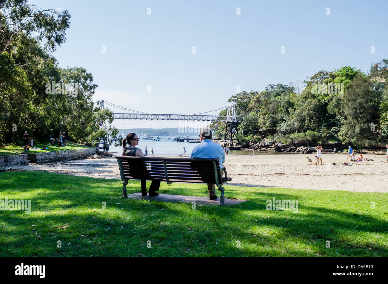 Prezzemolo Baia di Sydney con la sua baia, ponte pedonale, spiaggia ed erboso riserva. Foto Stock