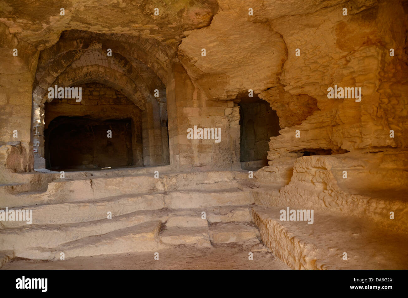 La grotta del convento di San Romano vicino a Beaucaire che comprende una cappella, chiostri, terrazza, tombe Foto Stock