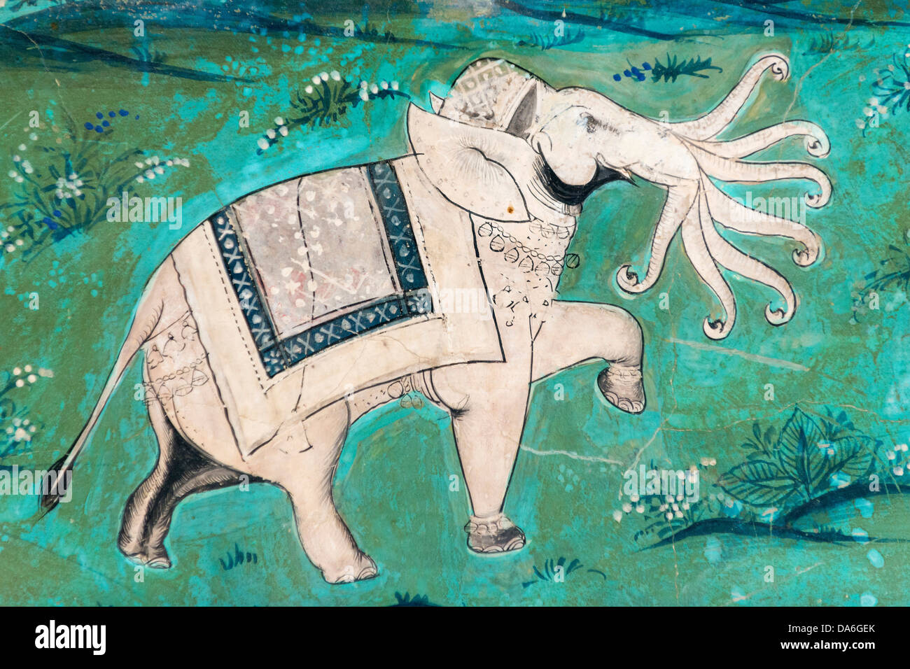 Airavata o Ardha-Matanga, a un mitico elefante bianco con sette linee, pittura murale o affresco dipinto con colori naturali Foto Stock