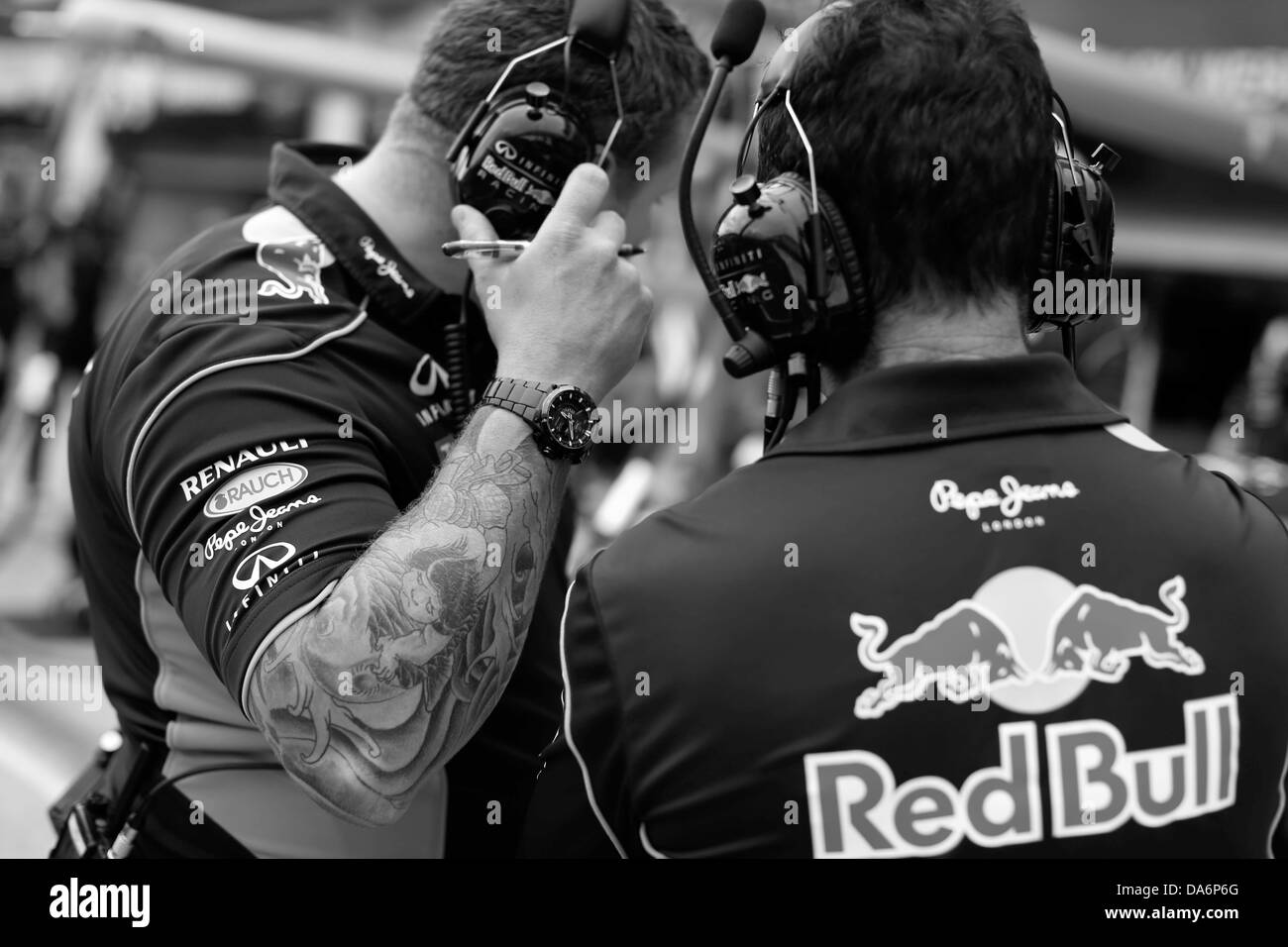 Nuebergring, Germania. Il 5 luglio 2013. Motorsports: FIA Formula One World Championship 2013, il Gran Premio di Germania, meccanico di Infiniti Red Bull Racing Credit: dpa picture alliance/Alamy Live News Foto Stock