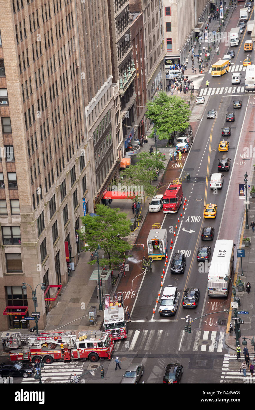 Primi responder di esplosione elettrica sulla 34th Street, New York Foto Stock
