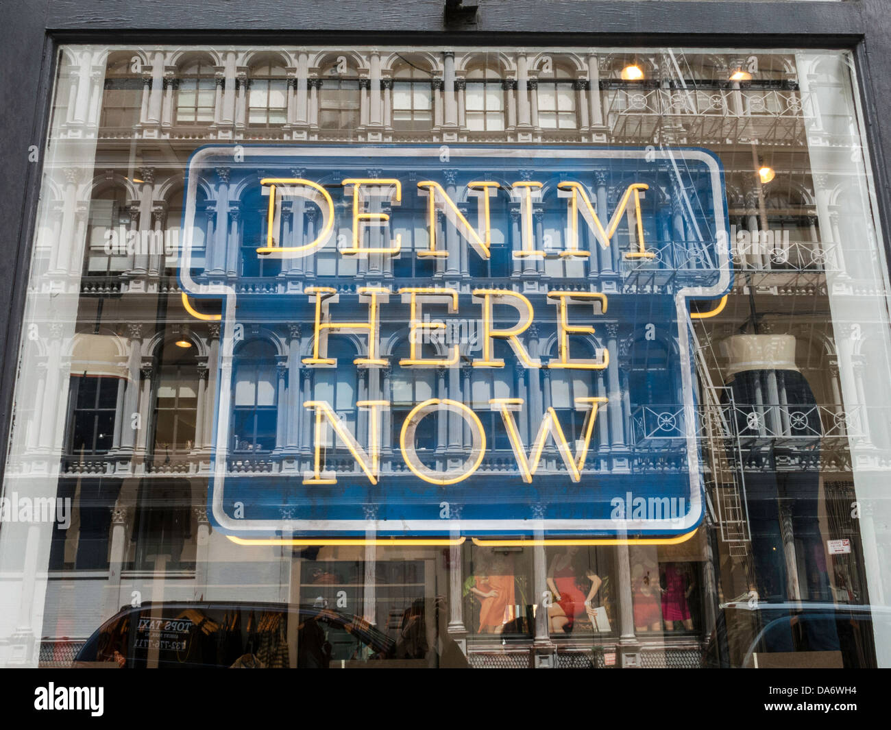 'Demin qui ora' Retail Store Window segno, STATI UNITI D'AMERICA Foto Stock
