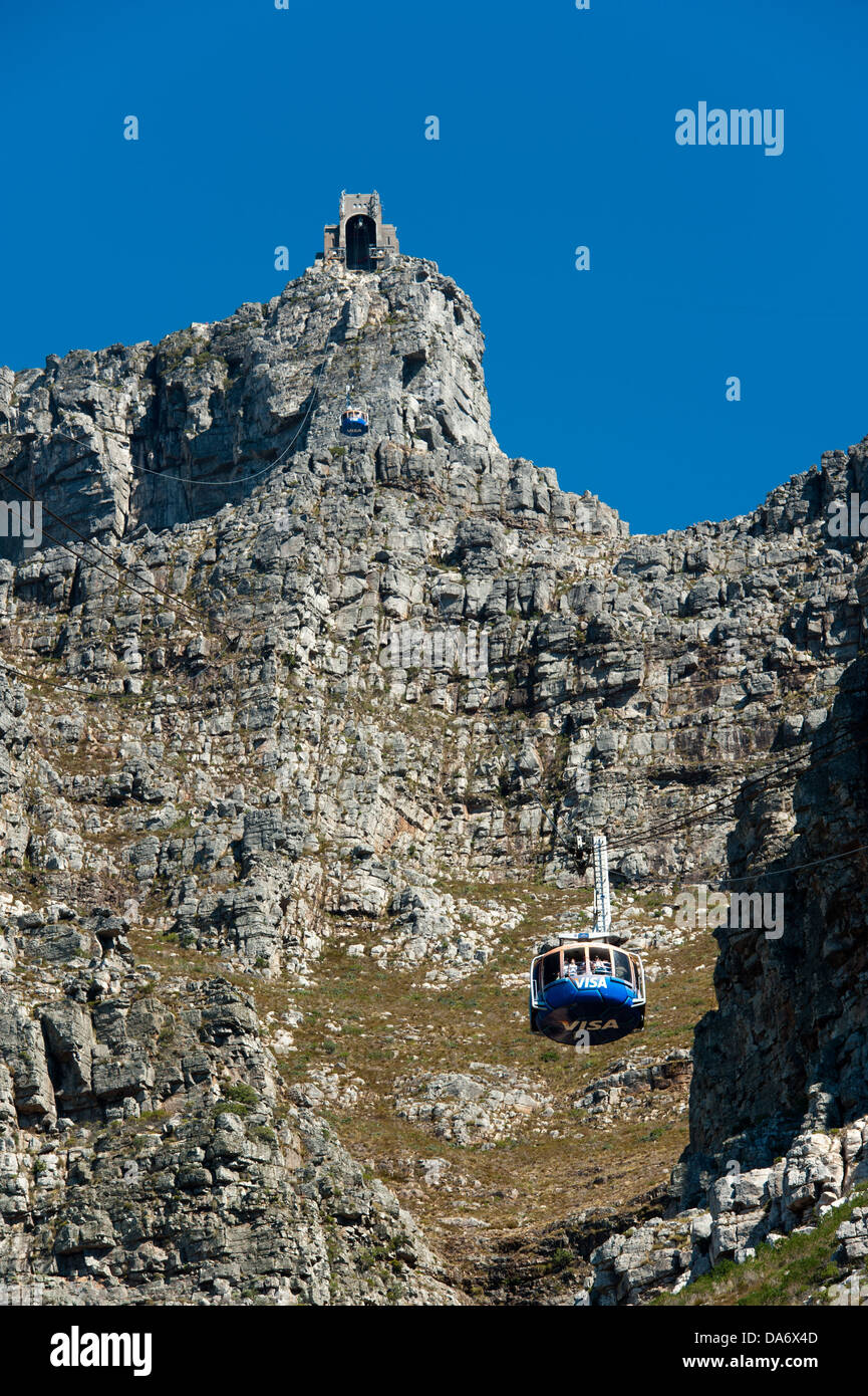 Funivia sulla funivia alla cima della Table Mountain e Cape Town, Sud Africa Foto Stock
