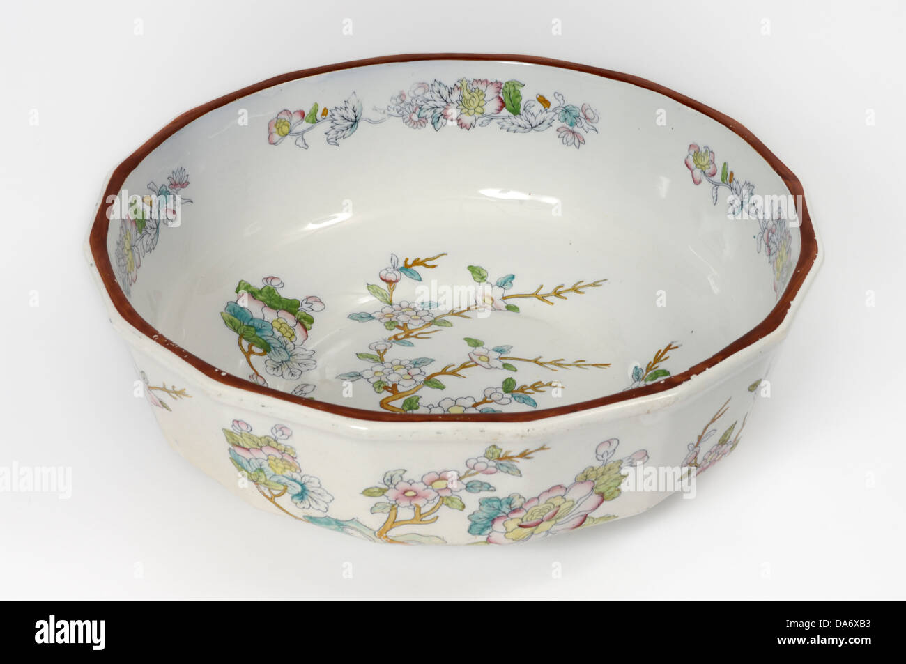 Un grande Mason's Ironstone inglese lavabo stampato e verniciato. Fine del XIX secolo fino agli inizi del XX C. Foto Stock