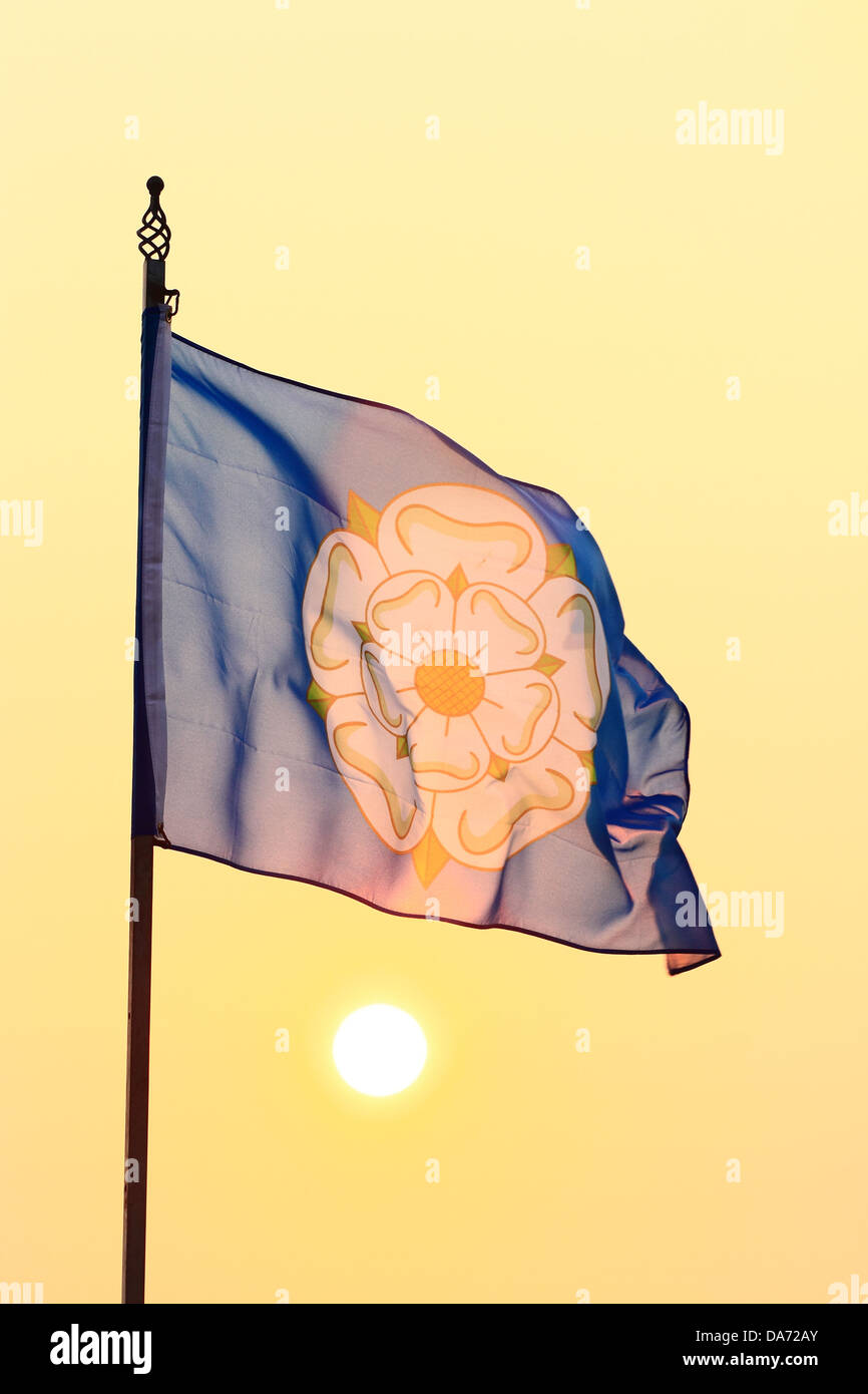 La Rosa Bianca bandiera, simbolo della contea di Yorkshire Foto Stock