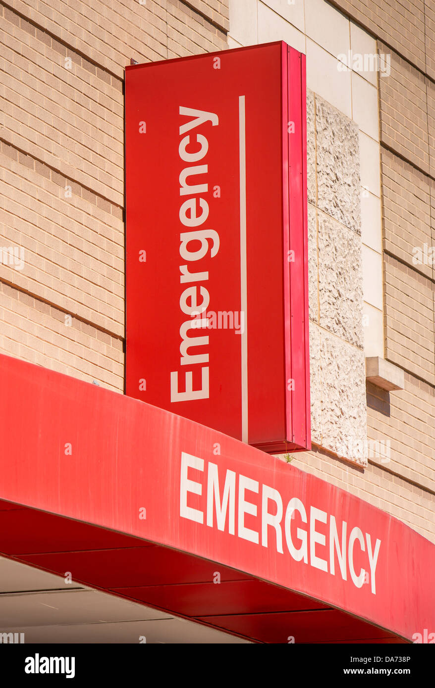 WASHINGTON, DC, Stati Uniti d'America - The George Washington University Hospital di emergenza entrata in camera e segno. Foto Stock