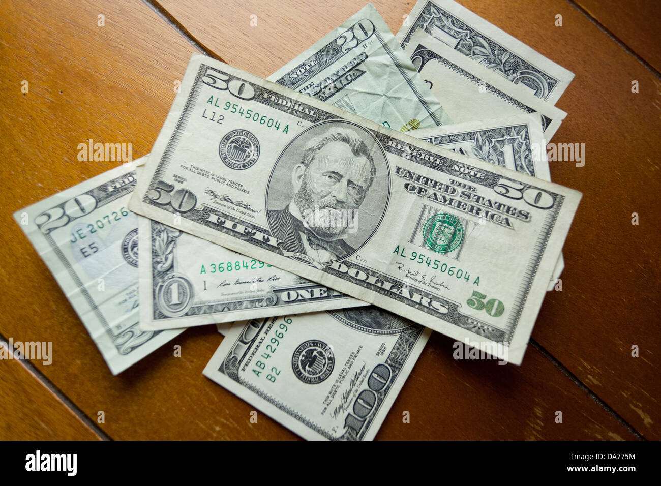 Il denaro americano sul tavolo Foto Stock
