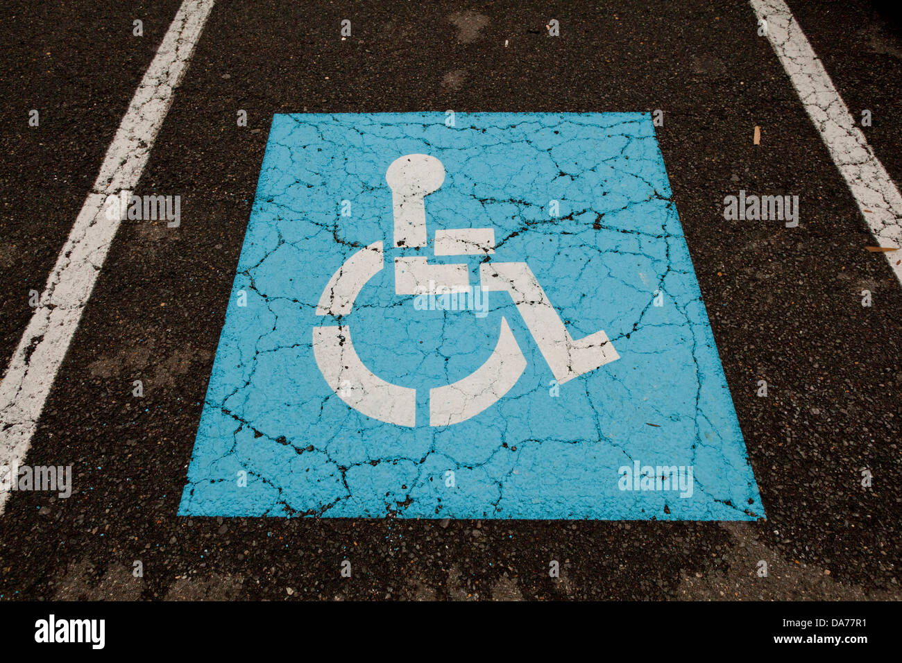 Parcheggio Disabili segno di spazio Foto Stock