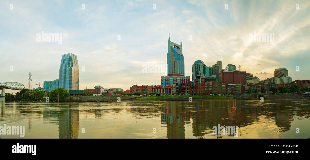 Il centro cittadino di Nashville presto la sera Foto Stock