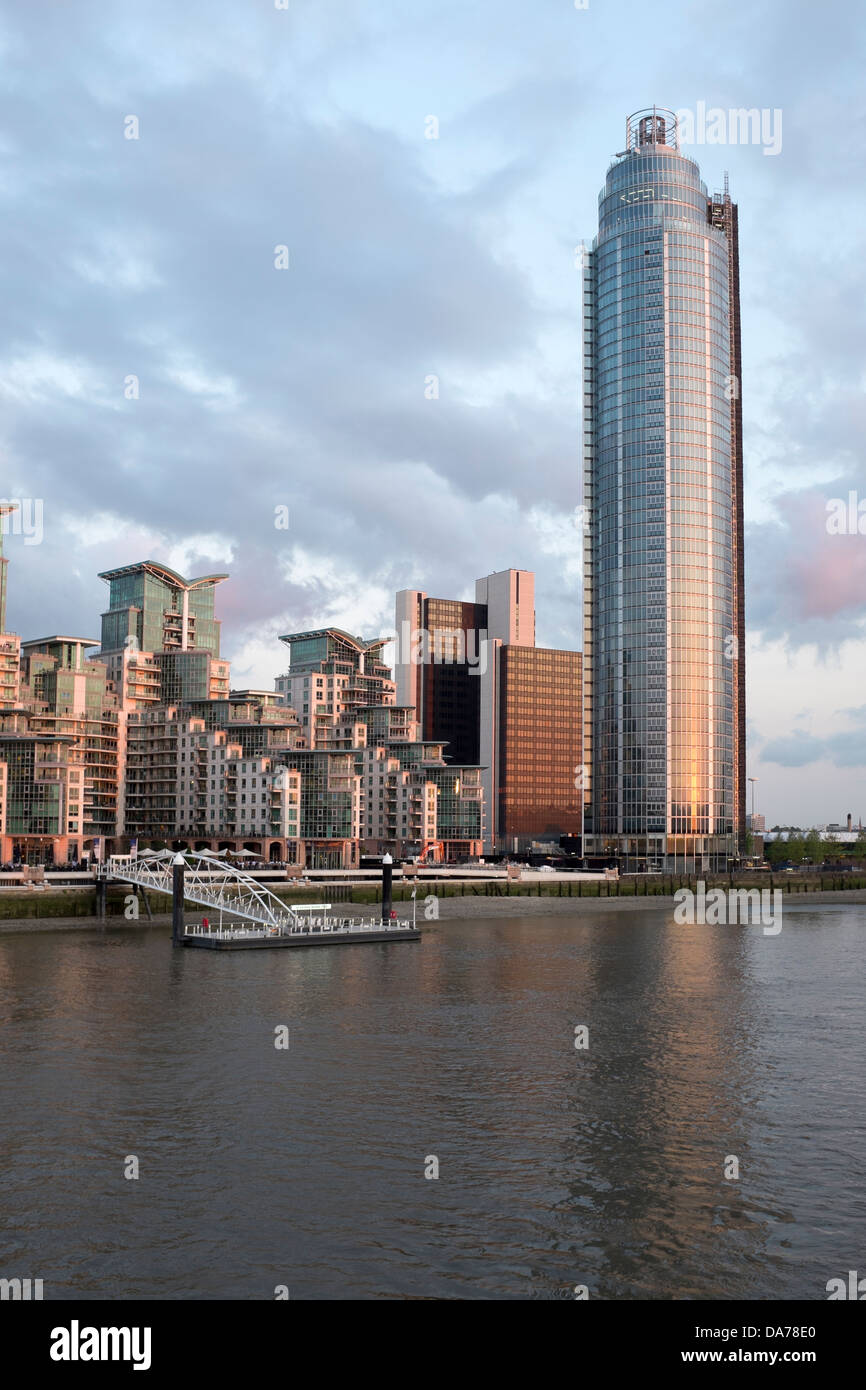 St George Tower St Georges Wharf Vauxhall Foto Stock